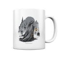Mystische Nachtwanderung: Kapuzengestalt mit Laterne vor verfallener Ruine im Mondschein - Tasse glossy | Trinkgefäße | Dark Shadows Arts