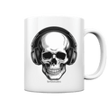 Requiem in Beats – Totenkopf mit Ohrhörern für Musikrebellen - Tasse glossy | Trinkgefäße | Dark Shadows Arts