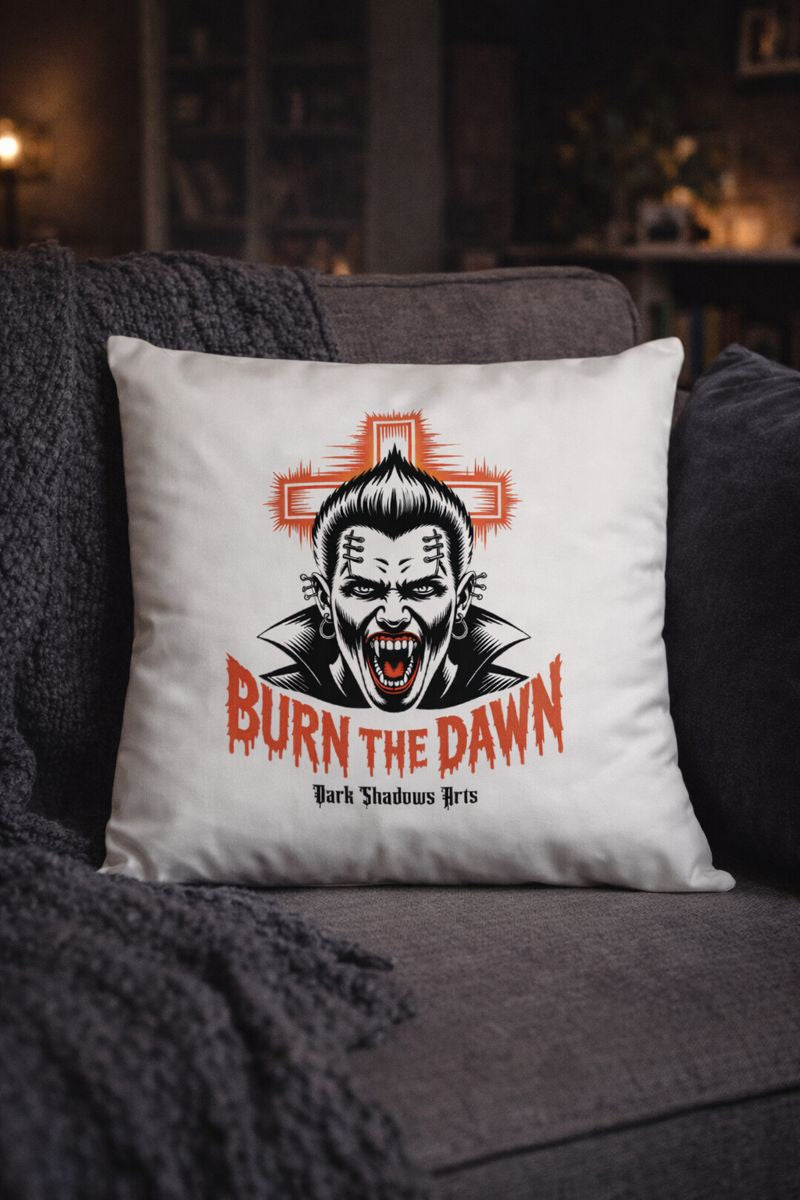 Kissen mit Burn the Dawn Vampirmotiv von Dark Shadows Arts im dunklen, kompromisslosen Wohnsetting