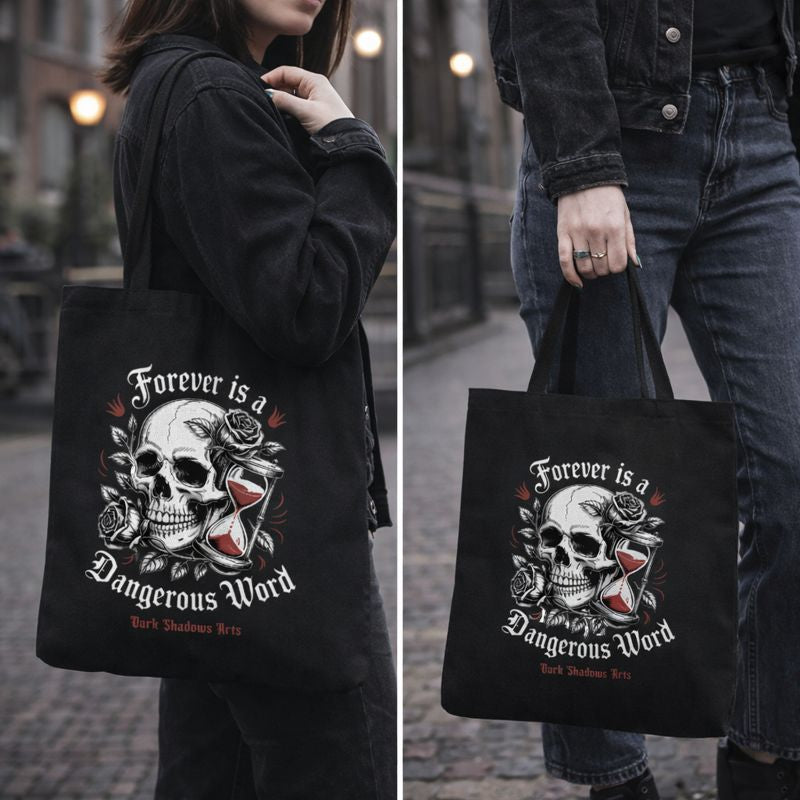 Schwarzer Jutebeutel mit Dark Romantic Motiv „Forever is a Dangerous Word“, Totenkopf mit Rosen und Sanduhr, Gothic Design von Dark Shadows Arts