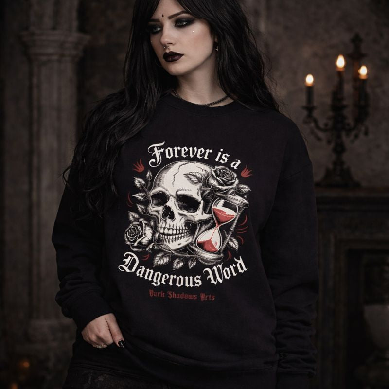 Schwarzes Premium Organic Sweatshirt mit Dark Romantic Print „Forever is a Dangerous Word“, Totenkopf mit Rosen und Sanduhr, getragen von Model in düsterem Gothic Indoor Setting, Dark Shadows Arts