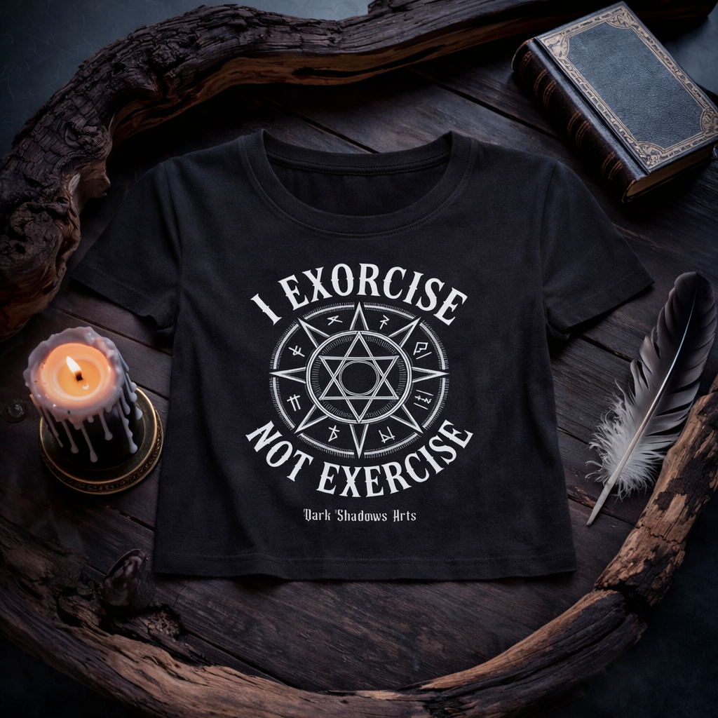 Dark Shadows Arts I Exorcise Not Exercise Ladies Cropped Tee in Schwarz mit okkultem Hexagramm-Siegel und weißem Statement „I Exorcise Not Exercise“ – Okkulte Symbole Kollektion