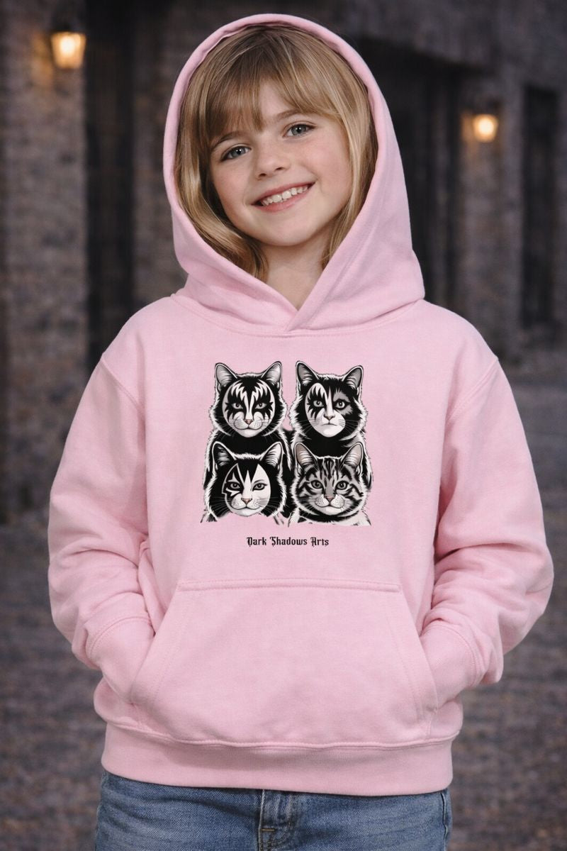 Kids Hoodie mit KISS Katzen Rockdesign von Dark Shadows Arts im fröhlichen Alltag