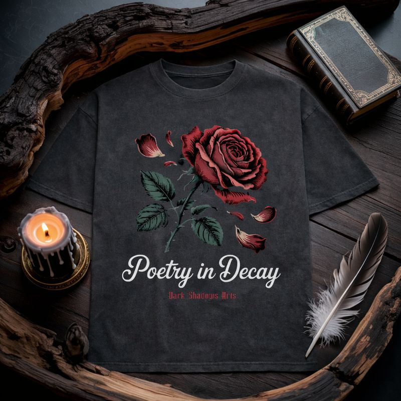 Dark Shadows Arts Premium Oversized Shirt „Poetry in Decay“ mit roter Rose im düsteren Gothic Mockup, 1:1 Format