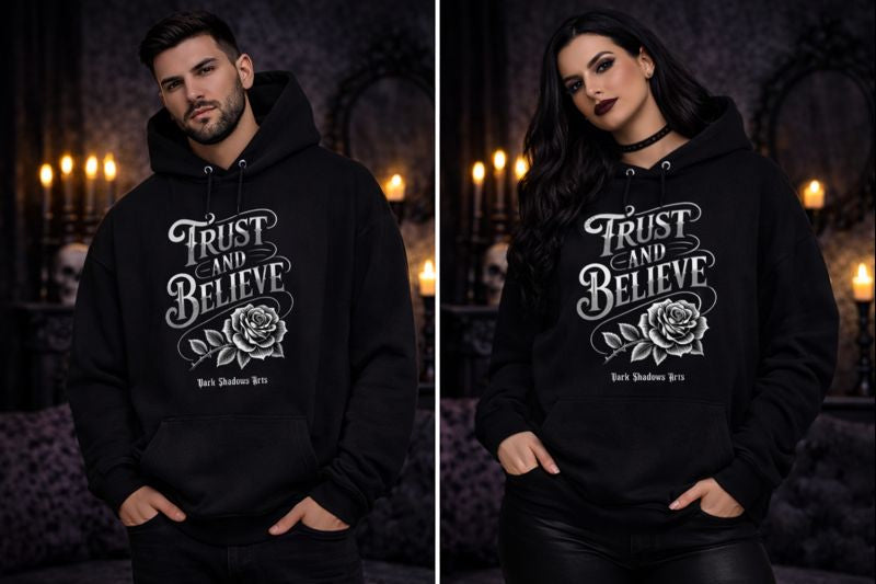 Oversized Hoodie mit Trust & Believe Rosenmotiv von Dark Shadows Arts im düsteren Lifestyle-Look