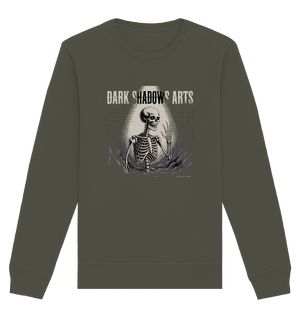 Defiant Bones – Erhobenes Skelett in mystischem Nebel - DSA - Organic Basic Unisex Sweatshirt | Sweatshirts | Dark Shadows Arts
