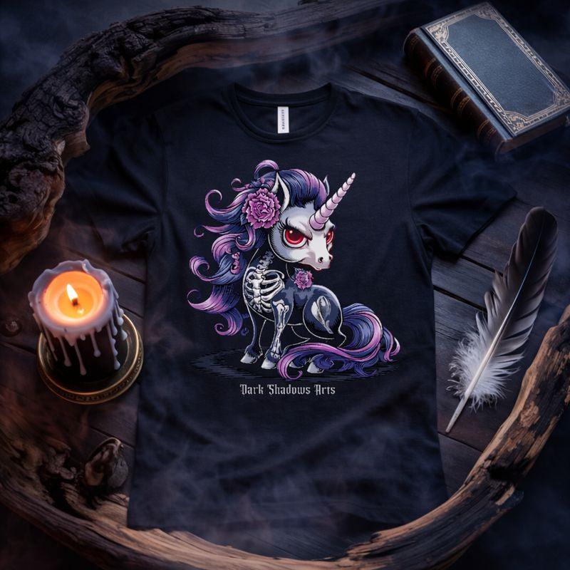Skeletal Unicorn Premium T-Shirt von Dark Shadows Arts – dunkles Einhorn-Skelett im Horror- & Dark-Fantasy-Stil auf schwarzem Shirt, DSA Classix Kollektion