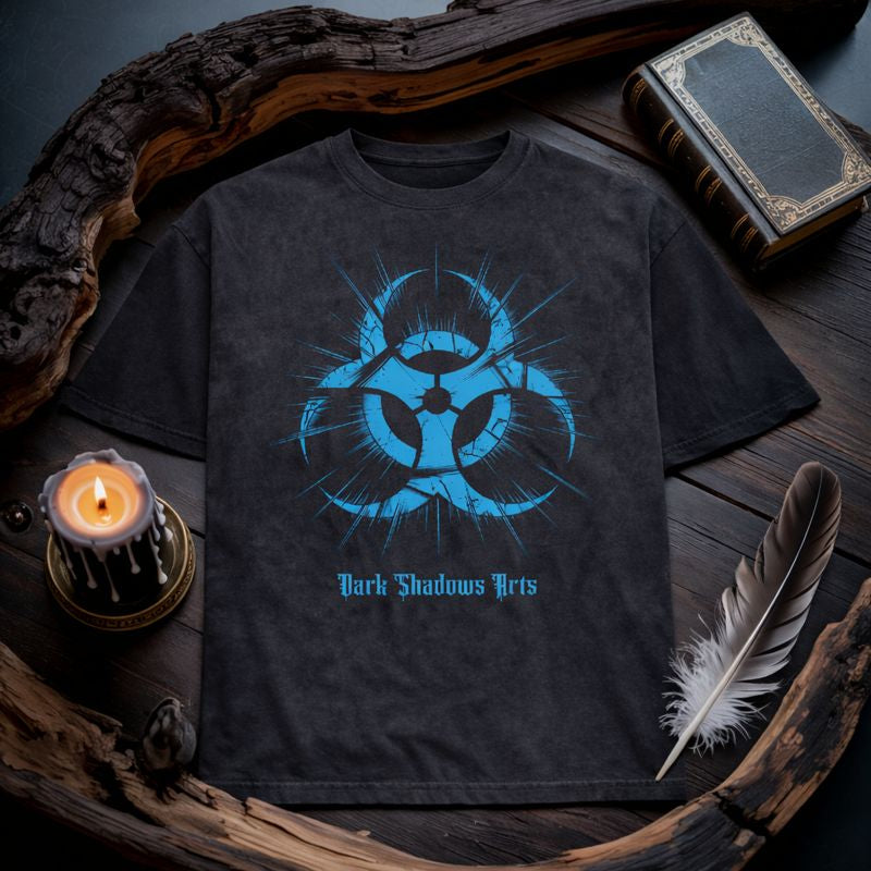 Dark Shadows Arts Premium Oversized Shirt mit blauem Biohazard-Symbol im Dark Gothic Decibels Stil auf schwarzem Stoff