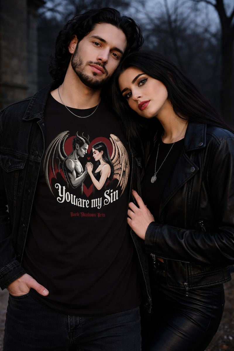 Dark Shadows Arts Premium T-Shirt in Schwarz mit Motiv „You Are My Sin“ – Engel und Dämon Paar vor rotem Herz, Gothic Couple Mockup im Dark-Romantic Stil