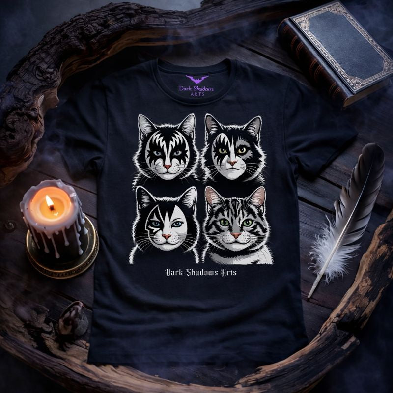 Premium Dark Shadows Arts T-Shirt mit vier Katzen im KISS-Make-up auf schwarzem Stoff, Gothic Music Statement Design, detailreiches Frontmotiv
