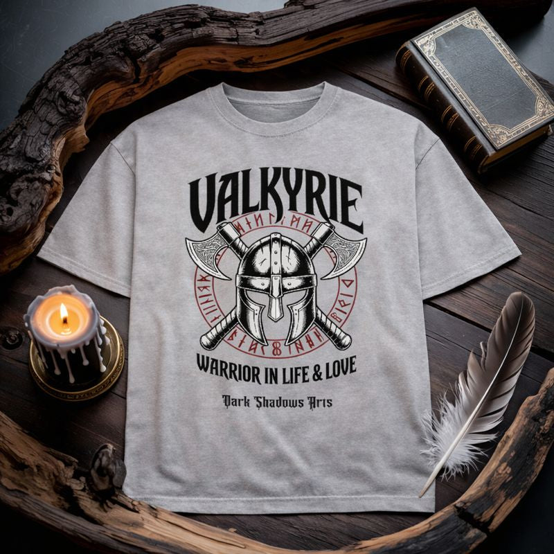 Dark Shadows Arts Premium Oversized Shirt „Valkyrie Oath“ mit Wikingerhelm, gekreuzten Äxten und Runenkreis – Dark Nordic Statement Design in mystischem Flatlay-Mockup