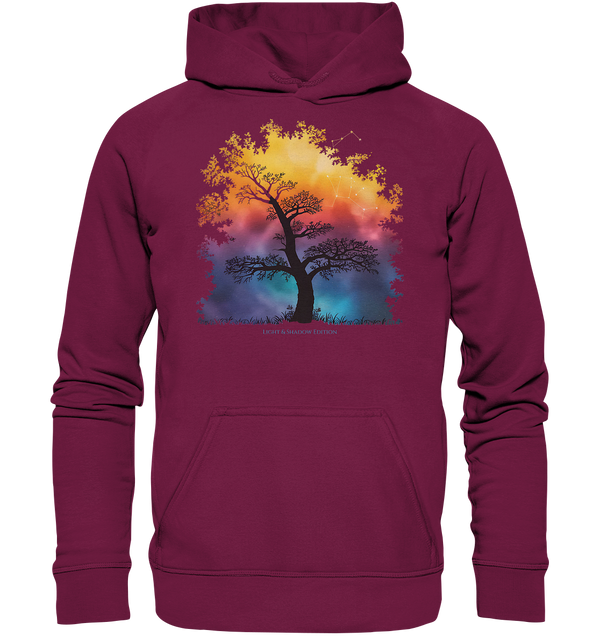 Licht & Schatten – Magische Baumlandschaft mit Sternbild - Basic Unisex Hoodie