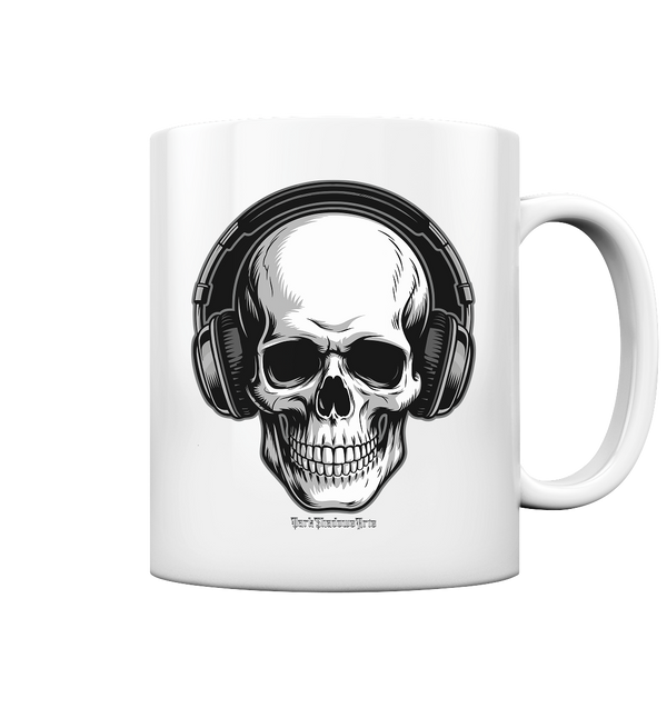 Requiem in Beats – Totenkopf mit Ohrhörern für Musikrebellen   - Tasse glossy