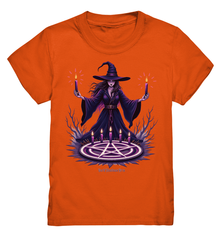 Hexen Illustration mit lila Kerzen und Pentagramm - Kids Premium Shirt | Kids & Babys | Dark Shadows Arts