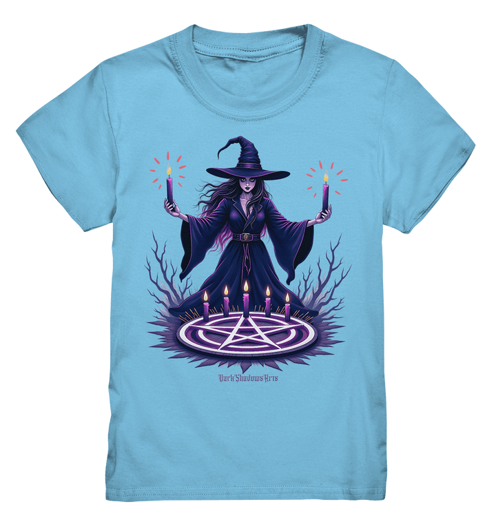 Hexen Illustration mit lila Kerzen und Pentagramm - Kids Premium Shirt | Kids & Babys | Dark Shadows Arts