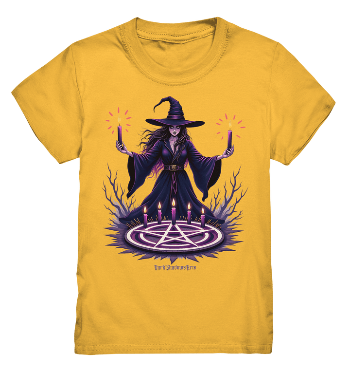 Hexen Illustration mit lila Kerzen und Pentagramm - Kids Premium Shirt | Kids & Babys | Dark Shadows Arts
