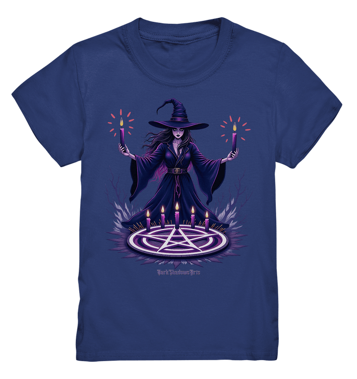 Hexen Illustration mit lila Kerzen und Pentagramm - Kids Premium Shirt | Kids & Babys | Dark Shadows Arts