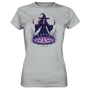 Hexen Illustration mit lila Kerzen und Pentagramm - Ladies Premium Shirt | Lady - Shirts | Dark Shadows Arts