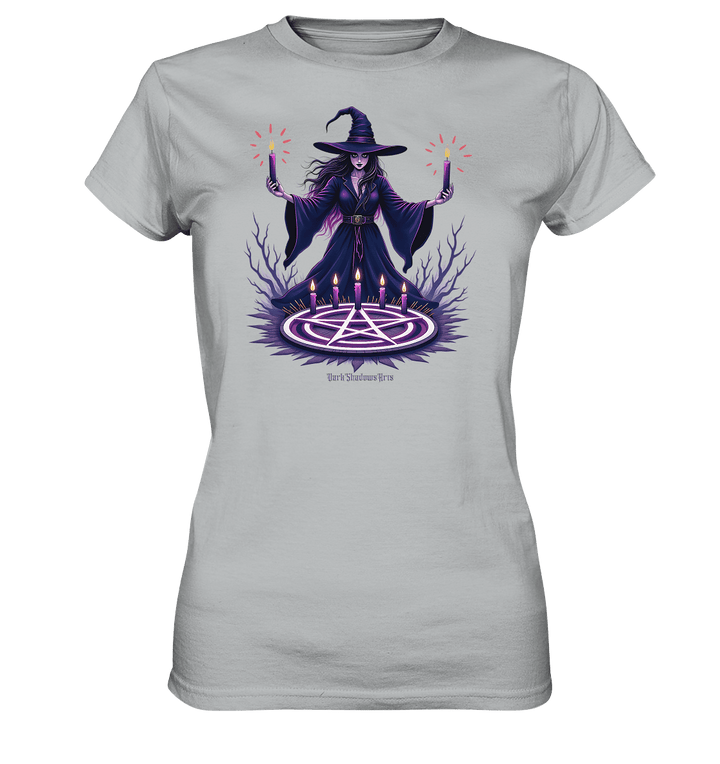 Hexen Illustration mit lila Kerzen und Pentagramm - Ladies Premium Shirt | Lady - Shirts | Dark Shadows Arts