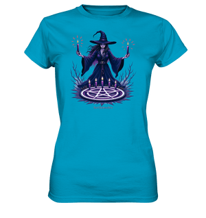 Hexen Illustration mit lila Kerzen und Pentagramm - Ladies Premium Shirt | Lady - Shirts | Dark Shadows Arts