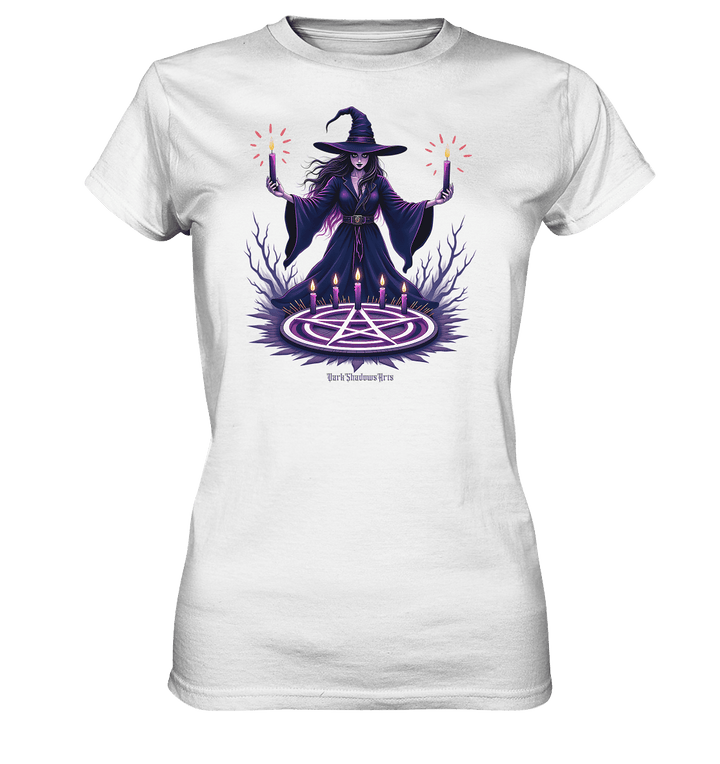 Hexen Illustration mit lila Kerzen und Pentagramm - Ladies Premium Shirt | Lady - Shirts | Dark Shadows Arts