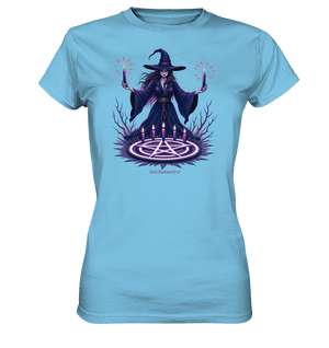 Hexen Illustration mit lila Kerzen und Pentagramm - Ladies Premium Shirt | Lady - Shirts | Dark Shadows Arts