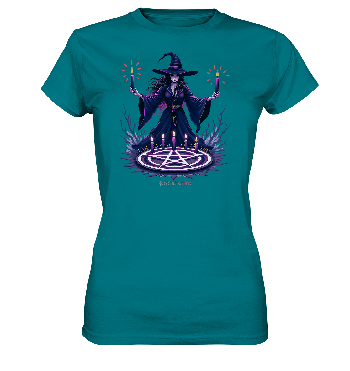 Hexen Illustration mit lila Kerzen und Pentagramm - Ladies Premium Shirt | Lady - Shirts | Dark Shadows Arts