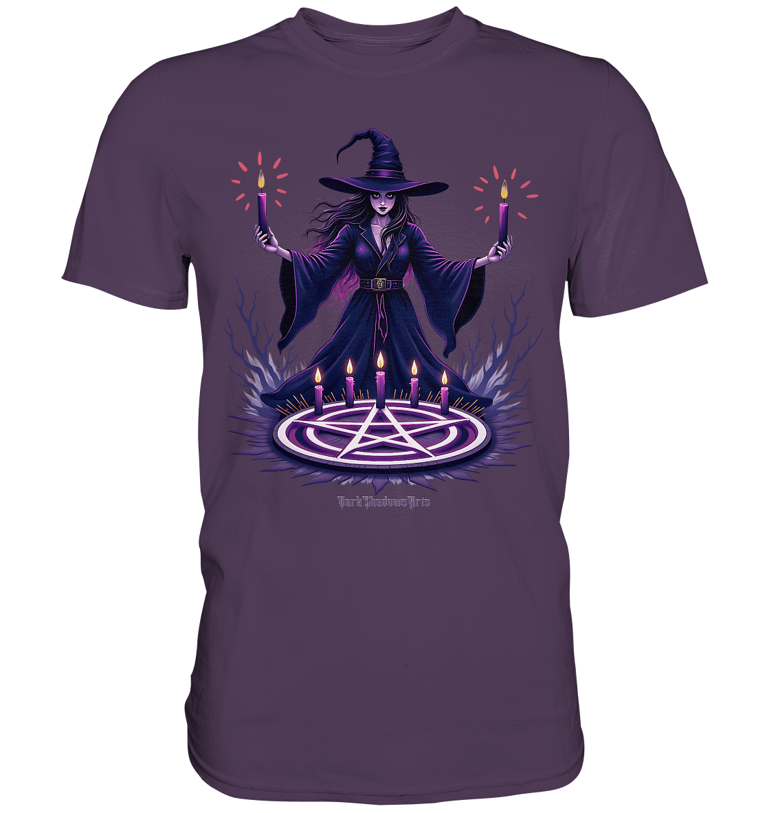 Hexen Illustration mit lila Kerzen und Pentagramm - Premium Shirt | Unisex - Shirts | Dark Shadows Arts