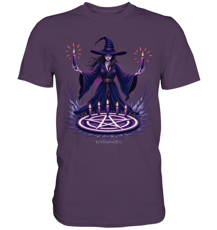 Hexen Illustration mit lila Kerzen und Pentagramm - Premium Shirt | Unisex - Shirts | Dark Shadows Arts