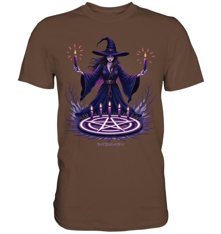 Hexen Illustration mit lila Kerzen und Pentagramm - Premium Shirt | Unisex - Shirts | Dark Shadows Arts