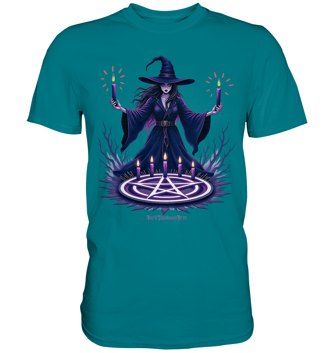 Hexen Illustration mit lila Kerzen und Pentagramm - Premium Shirt | Unisex - Shirts | Dark Shadows Arts