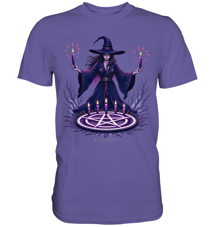 Hexen Illustration mit lila Kerzen und Pentagramm - Premium Shirt | Unisex - Shirts | Dark Shadows Arts