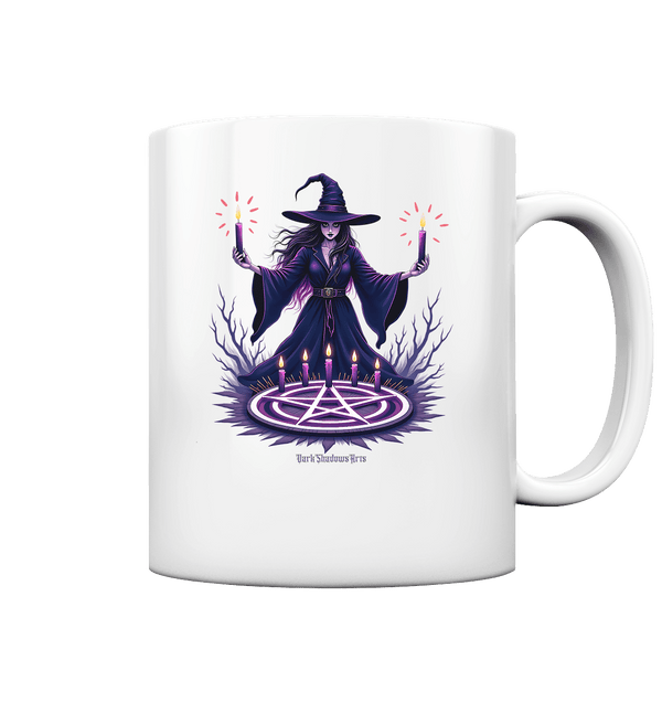 Hexen Illustration mit lila Kerzen und Pentagramm - Tasse glossy | Trinkgefäße | Dark Shadows Arts