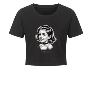 Kleine Vampirin mit Frechmut - Ladies Cropped Tee | T-Shirt | Dark Shadows Arts