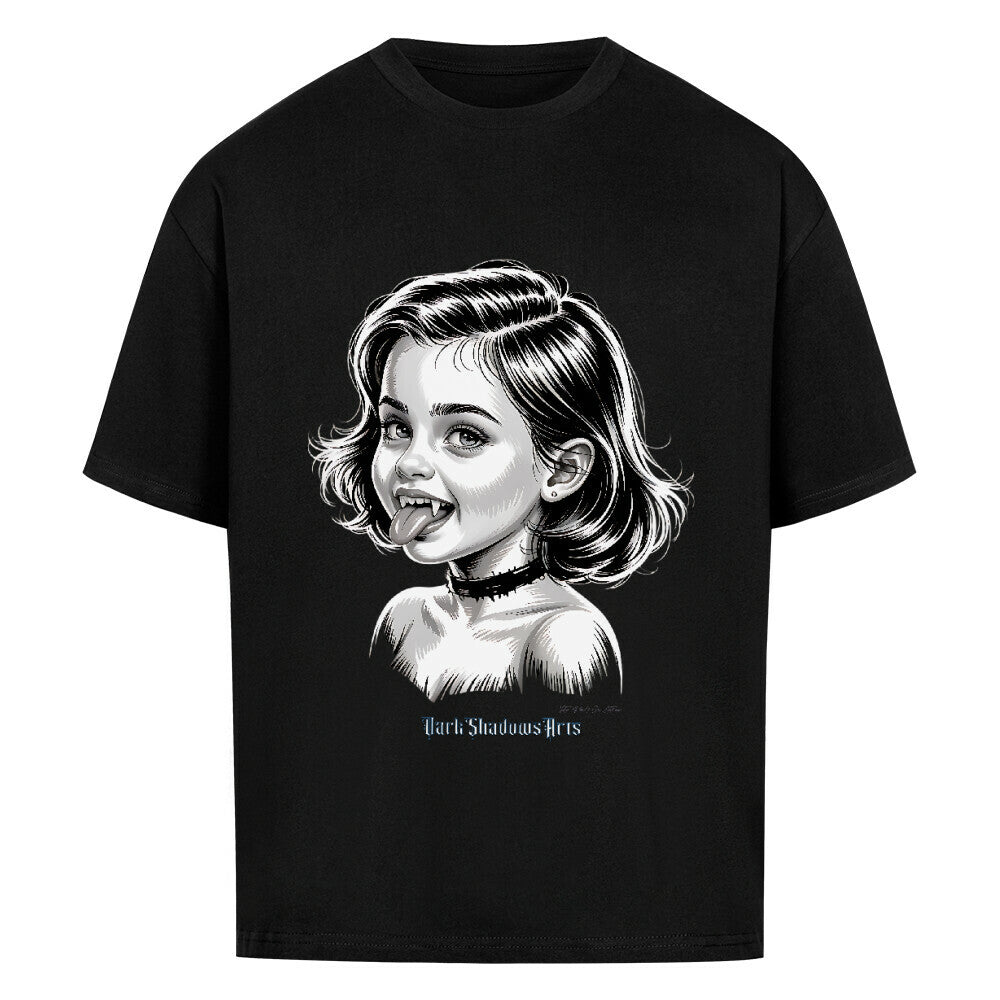 Kleine Vampirin mit Frechmut - VACANCY Oversized Shirt | T-Shirt | Dark Shadows Arts