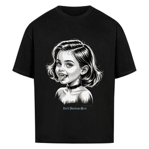 Kleine Vampirin mit Frechmut - VACANCY Oversized Shirt | T-Shirt | Dark Shadows Arts