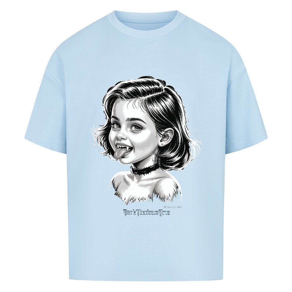 Kleine Vampirin mit Frechmut - VACANCY Oversized Shirt | T-Shirt | Dark Shadows Arts