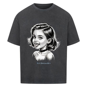 Kleine Vampirin mit Frechmut - VACANCY Oversized Shirt | T-Shirt | Dark Shadows Arts