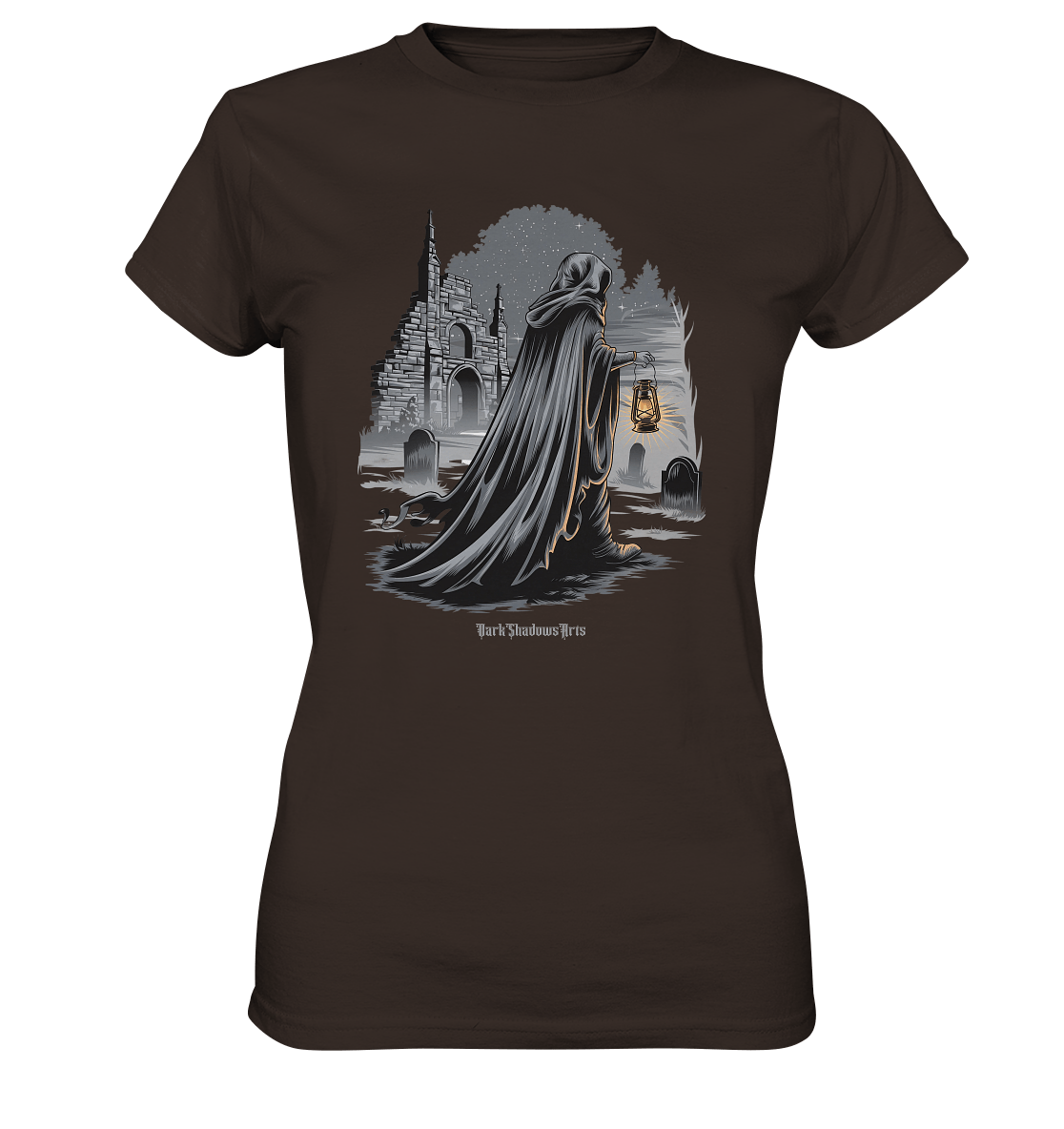 Mystische Nachtwanderung: Kapuzengestalt mit Laterne vor verfallener Ruine im Mondschein - Ladies Premium Shirt | Lady - Shirts | Dark Shadows Arts