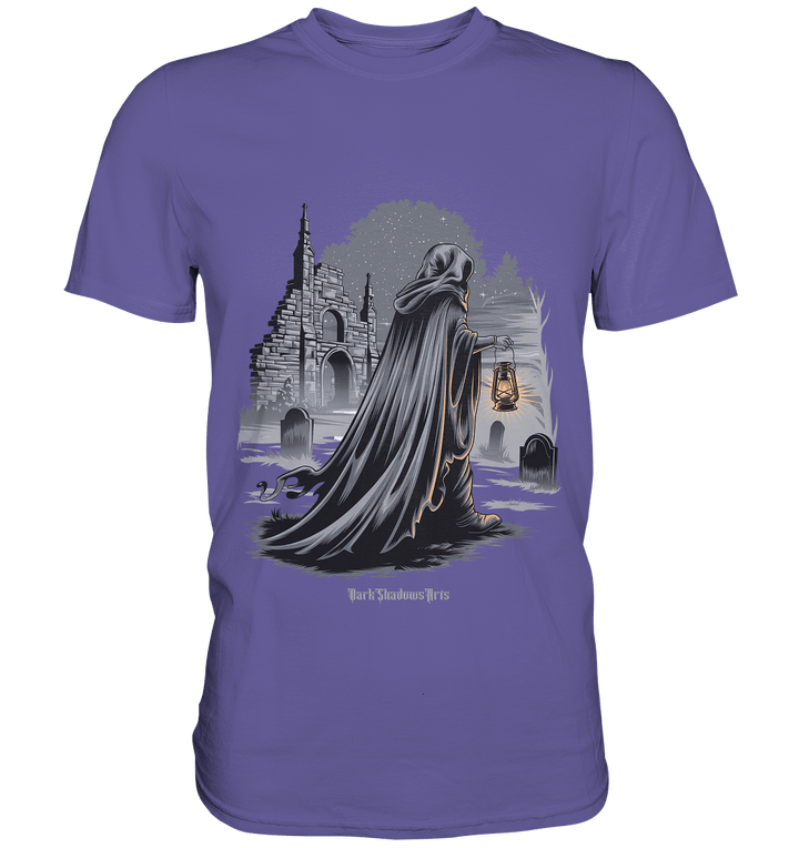 Mystische Nachtwanderung: Kapuzengestalt mit Laterne vor verfallener Ruine im Mondschein - Premium Shirt | Unisex - Shirts | Dark Shadows Arts
