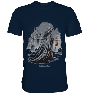 Mystische Nachtwanderung: Kapuzengestalt mit Laterne vor verfallener Ruine im Mondschein - Premium Shirt | Unisex - Shirts | Dark Shadows Arts
