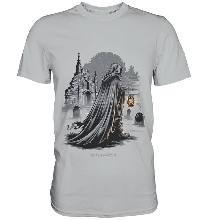 Mystische Nachtwanderung: Kapuzengestalt mit Laterne vor verfallener Ruine im Mondschein - Premium Shirt | Unisex - Shirts | Dark Shadows Arts
