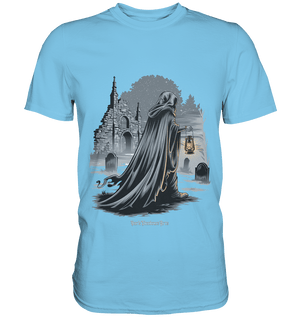 Mystische Nachtwanderung: Kapuzengestalt mit Laterne vor verfallener Ruine im Mondschein - Premium Shirt | Unisex - Shirts | Dark Shadows Arts