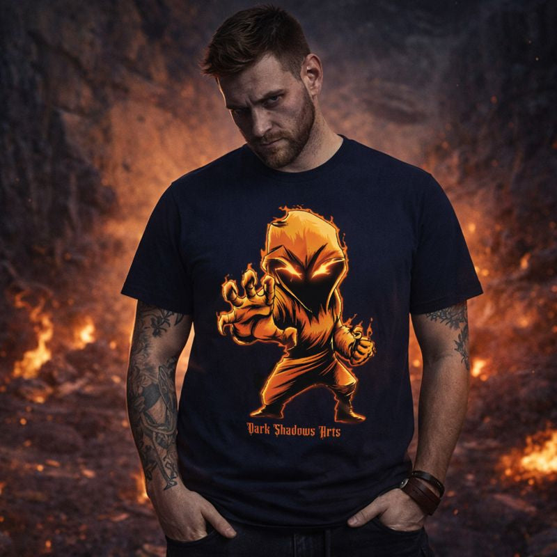 Dark Shadows Arts Premium Classix T-Shirt „The Burning Guardian“ – mystischer Wächter mit flammenden Augen, dunkle Fantasy Illustration aus der Kategorie Wächter & Legenden